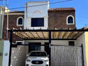 CASA EN RENTA EN RESIDENCIAL UNIVERSIDAD RECIEN REMODELADA