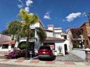 Casa en RENTA en Rinconada Jacarandas, moderna con alma...