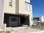 Casa en RENTA en Rinconada la condesa dentro de...