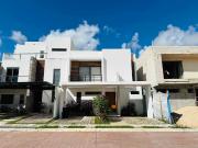 Casa en RENTA en Río Residencial