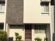 Casa en renta en Santa Ana Tepetitlán, Coto Abedul, Zapopan