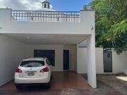 Casa en renta en Santa Fe con tres habitaciones, en...