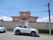 Casa en RENTA EN TUMBACO URBANIZACIÓN SECTOR LAS ACACIAS