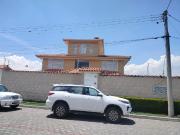 Casa en RENTA EN TUMBACO URBANIZACIÓN SECTOR LAS ACACIAS