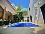 Casa en renta en una privada con portón eléctrico en...