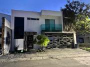 CASA EN RENTA EN VALLE DEL CRISTAL, AMUEBLADA Y CON...