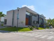 Casa en Renta en Valle Real frente a parque