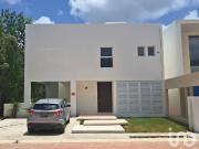 Casa en Renta en Vía Cumbres Residencial, Benito Juárez,...