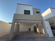 Casa en Renta en Viñedos – Frente a Área Verde