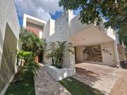 | Casa en renta en zona residencial en Altabrisa |