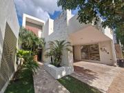 | Casa en renta en zona residencial en Altabrisa |