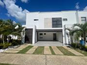 Casa en renta. Fracc. Jardines del Country, Villahermosa...