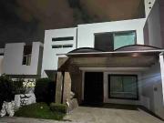 Casa en renta, fraccionamiento por parque loro