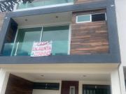 CASA EN RENTA IMPECABLE, EN FRACCIONAMIENTO ARBOLEDAS...