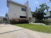 Casa en Renta junto a campo de Golf en El Campanario