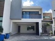 Casa en RENTA La Joya
