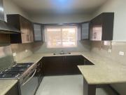 Casa en renta La Rioja frente al parque sin amueblar