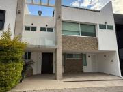Casa en Renta – Lomas de Angelópolis, Parque Michoacán
