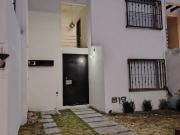 Casa en renta Misión la Joya habitación con baño planta baja