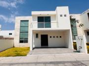 CASA EN RENTA MISION PARAISO SIN MUEBLES AL NORTE