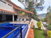 Casa en Renta moderna con vista al lago