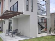 MODERNA Y ESPECTACULAR CASA POR ESTRENAR