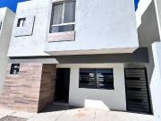 Casa en renta nueva sin amueblar en Fracc al poniente de...