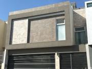 CASA EN VENTA CUMBRES ELITE