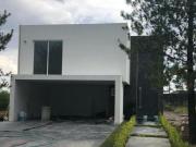 CASA EN RENTA O VENTA EN CAMPIÑA DEL BOSQUE