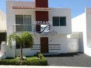 CASA EN RENTA o VENTA EN RESIDENCIAL CUMBRES DEL LAGO...