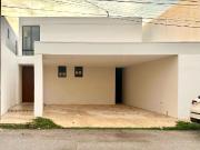 Casa en renta o venta sin muebles ubicada en Temozón norte