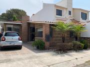 Casa en renta o vta de un piso en claustros del parque