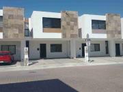 CASA EN VENTA EN JARDINES DE ALEJANDRIA, MUY CÉNTRICA AL...