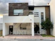 Casa en Renta – Privanzas del Campestre Fracc. Privado...