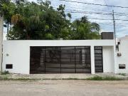 Casa en renta recamara en planta baja y terreno amplio...