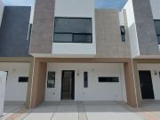 Casa en renta Residencial Benevento, privada con control...