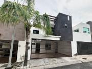 Casa en renta Residencial De La Sierra, al Sur de...