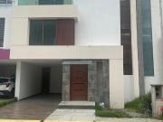 CASA EN RENTA RESIDENCIAL PLATINUM, MUY CERCA DE PLAZA...