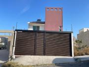 CASA EN RENTA, SEMI AMUEBLADA, CUESTA BONITA, FRENTE A...