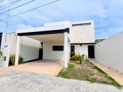 Casa en renta semi amueblada de tres recámaras con...