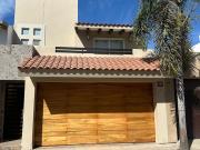 HERMOSA CASA EN RENTA SEMIAMUEBLADA EN PRIVADA SANTA...