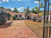 Casa en Renta Semiamueblada dentro de Club de Golf la...