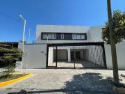 Casa en renta seminueva en Jardines del Bosque en calle...