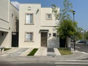 CASA EN RENTA SEMINUEVA EN PUERTA VERONA