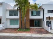 Casa en Renta / Venta en Cumbres del Lago