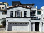 Casa en Renta | Vista al Mar y Terraza | Moderna Oeste,...