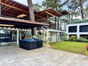 Casa en renta y venta en Avándaro con vista al bosque y...