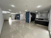 Casa en renta y venta en lomas de juriquilla