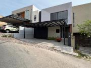 Casa en venta ubicada en el Fraccionamiento Altozano