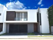 CASA EN RENTA ZONA COUNTRY PUERTA AZUL